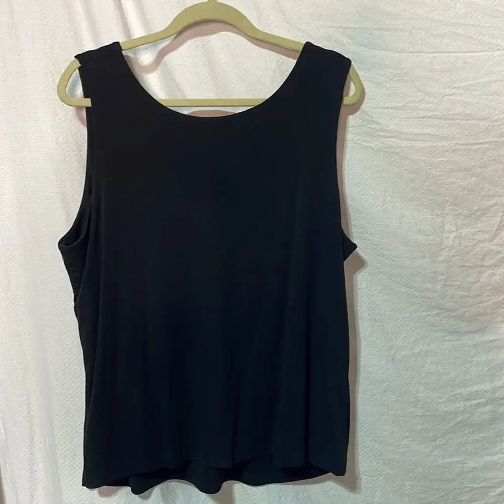 Kate Hill 1x black scoop neck tank with Top half of top lined in front/back euc